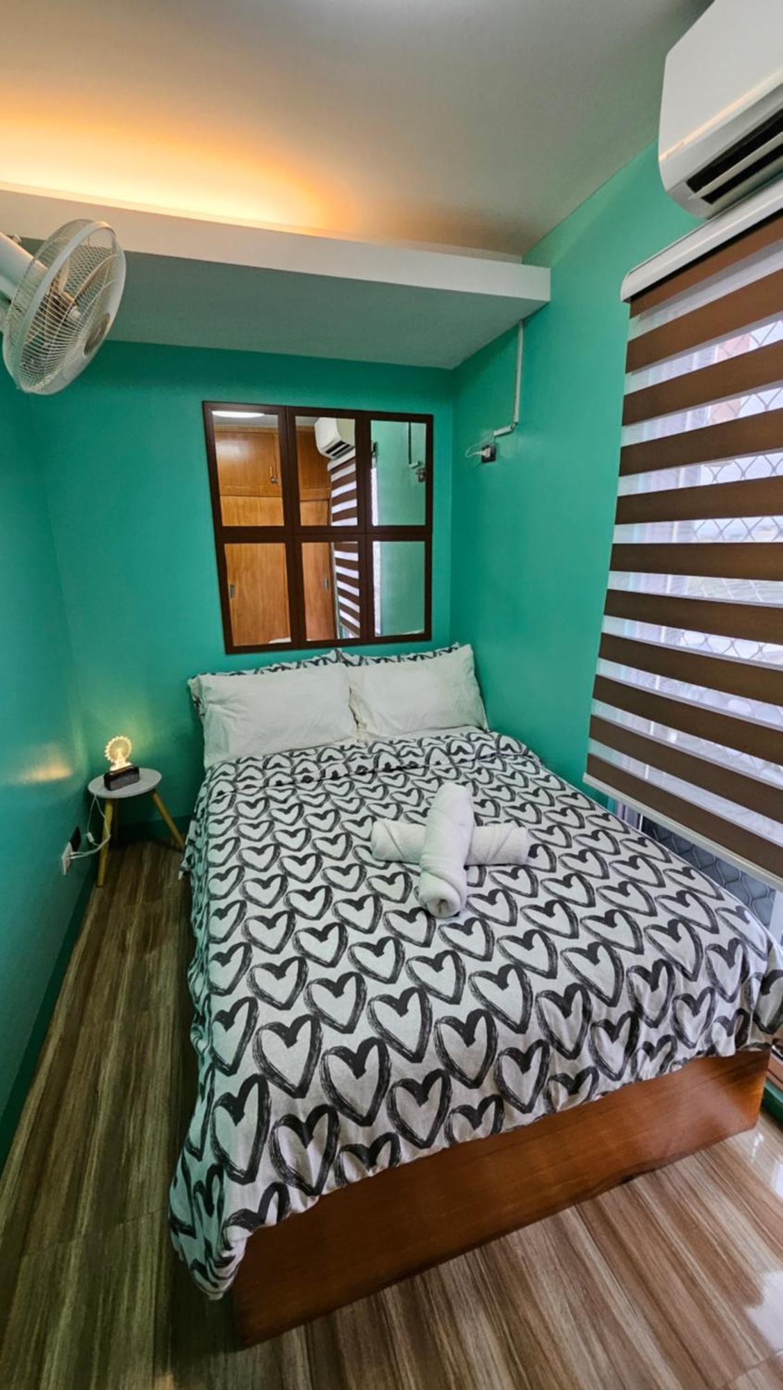 Spacious & Cozy 1-bedroom Apartment, Sleeps 2-4 *
